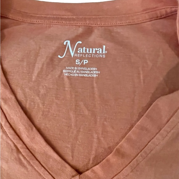 Natural Reflections Women’s Peach Color V-Neck Breast Pocket Size S T-Shirt - Picture 2 of 3